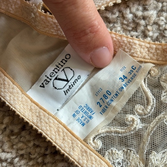 Vintage Valentino Intimo Elegant Lace Sheer Bra | 34C | feminine - Picture 7 of 7